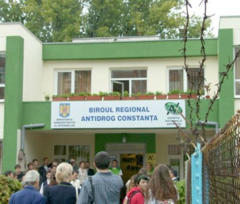 Dascălii, şcoliţi să facă faţă comportamentelor de risc